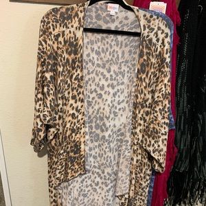 LuLaRoe Shirley (offers accepted)